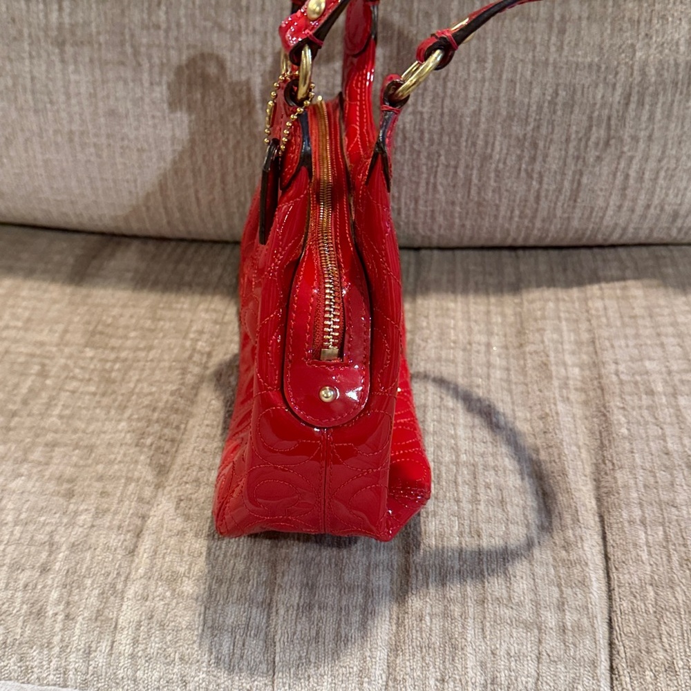 Coach Gramery patent leather and boss signature C Red shoulder bag 6 x 9 - Picture 9 of 14
